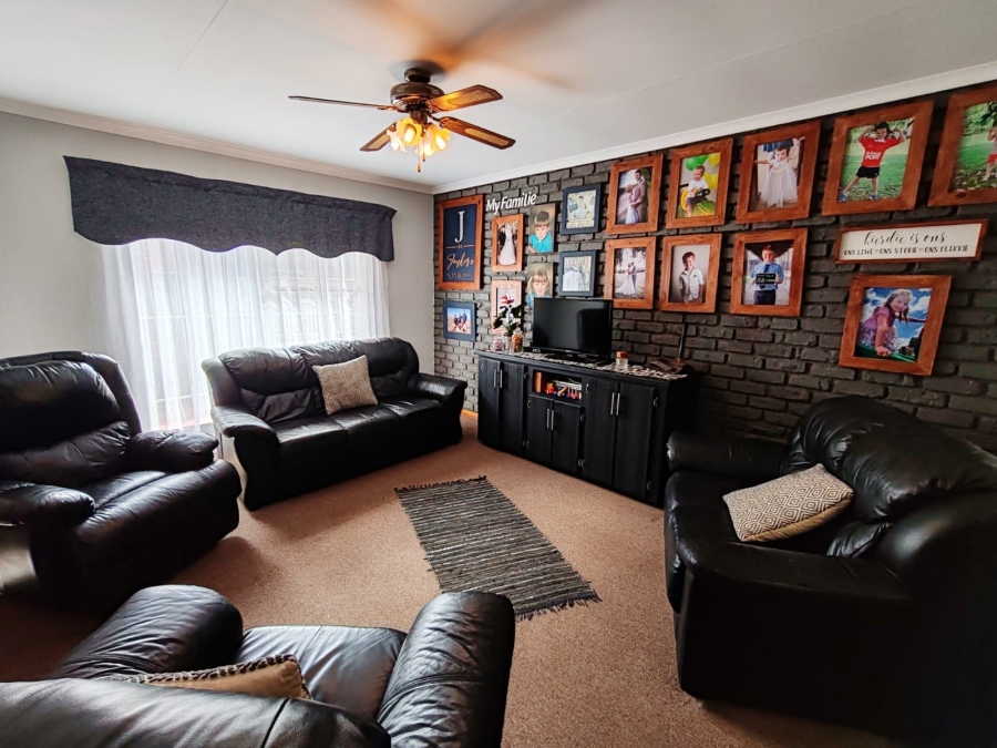 3 Bedroom Property for Sale in Kannoniers Park North West